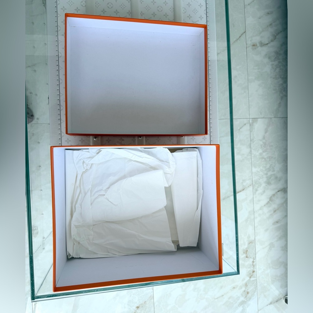 Hermès ⭐️ Empty Gift Large Storage Box 12.5” x 15.5” x 7" - Picture 4 of 4